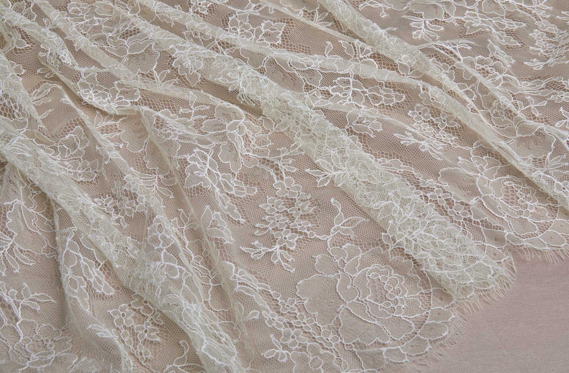 Chantilly Lace - Cream Double Scallop fabric