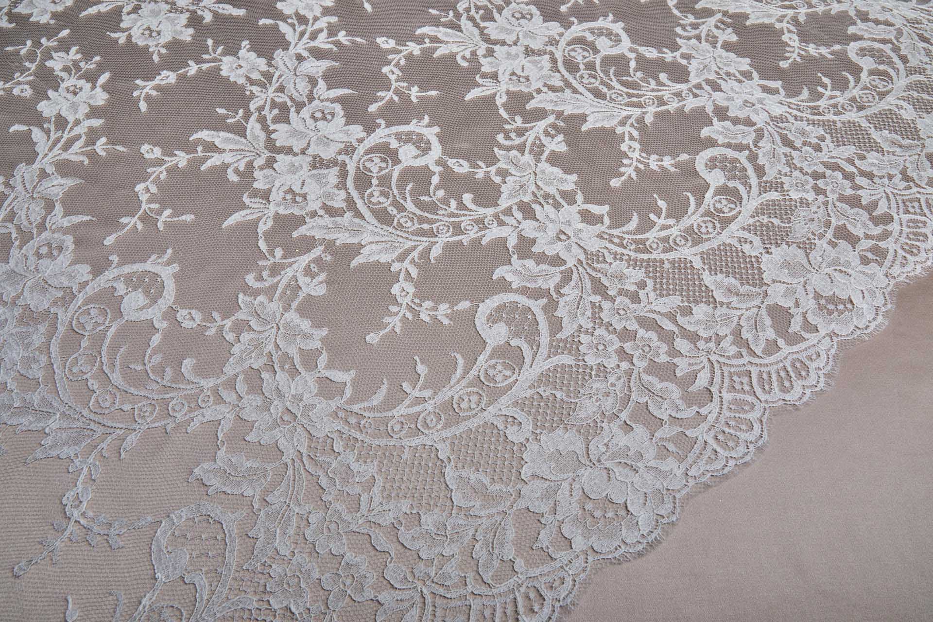 Scroll Border Leavers Lace - Cream Double Scallop fabric