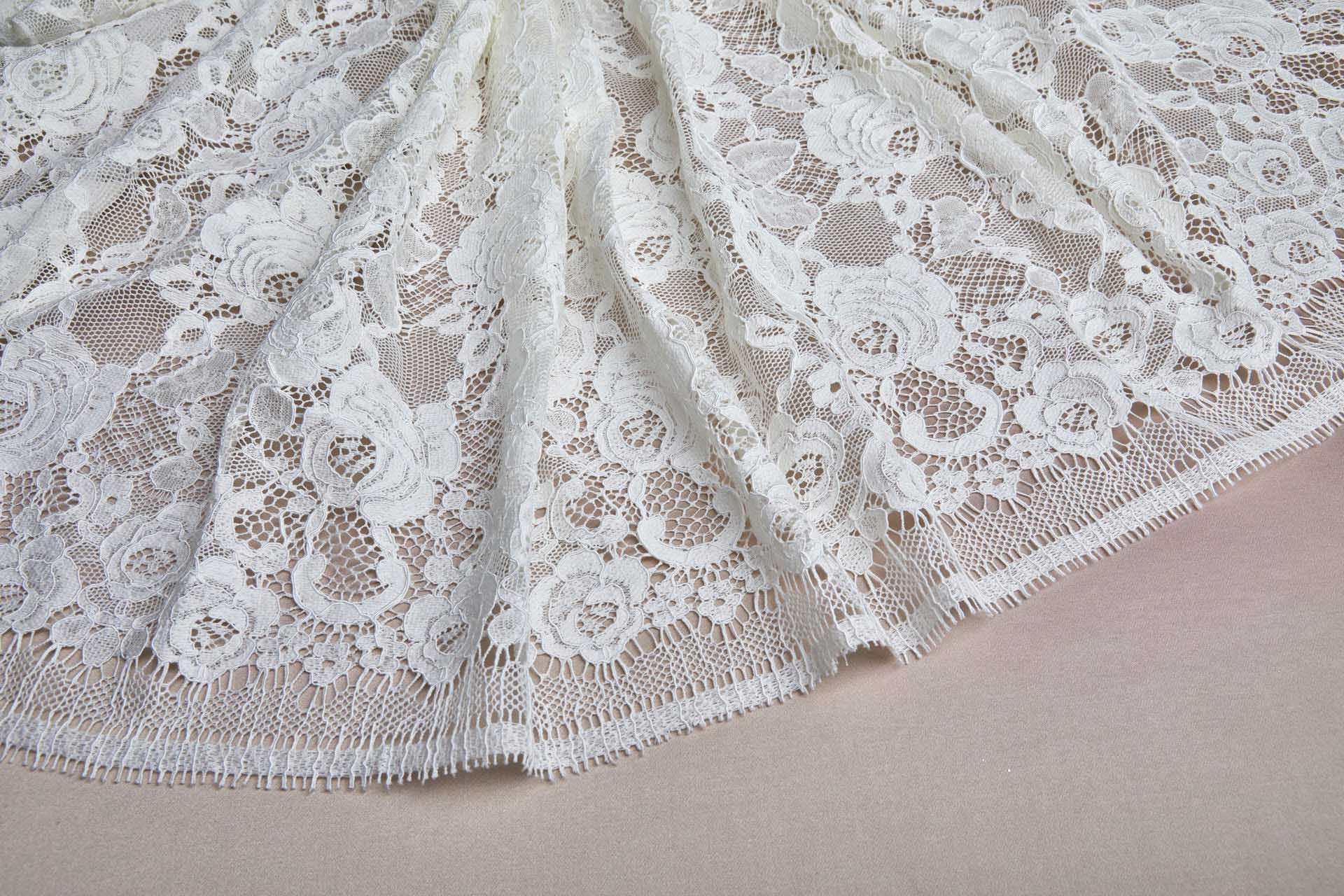 French Corded Leavers Lace with Roses - Ivory fabric