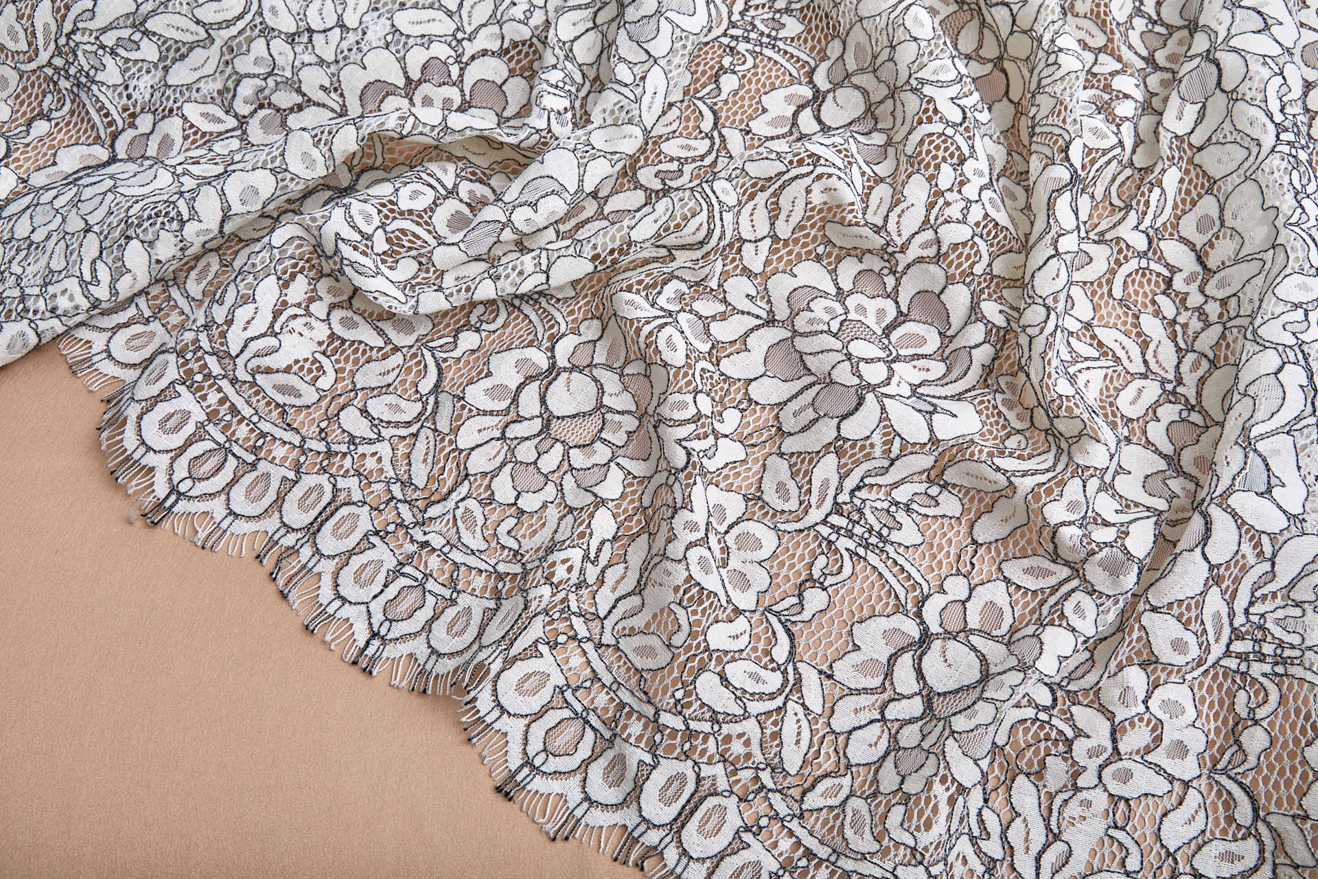 Cream Leavers Lace w/Black Cording - Double Scallop fabric