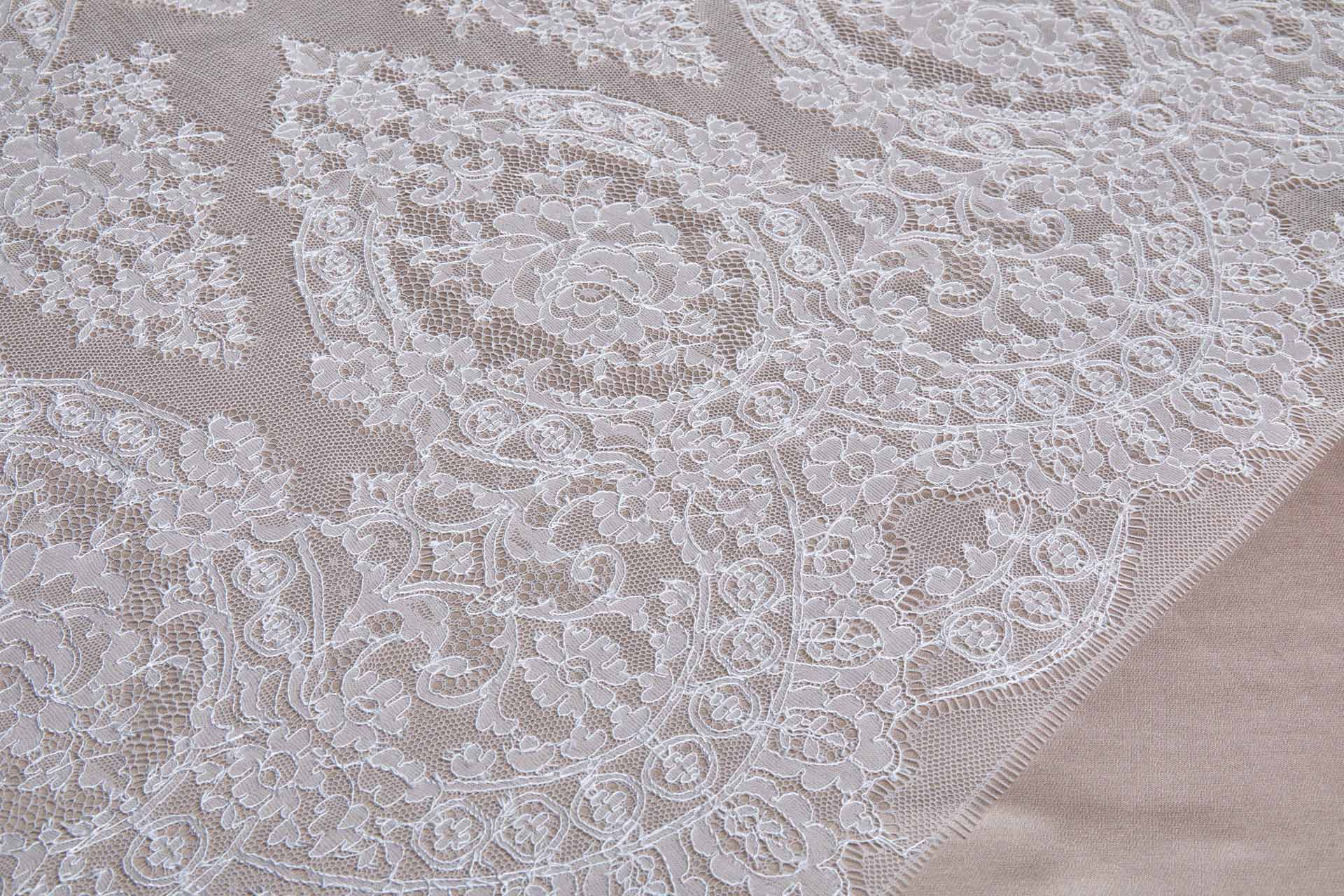Floral Chantilly Lace - Ivory Double Scallop fabric