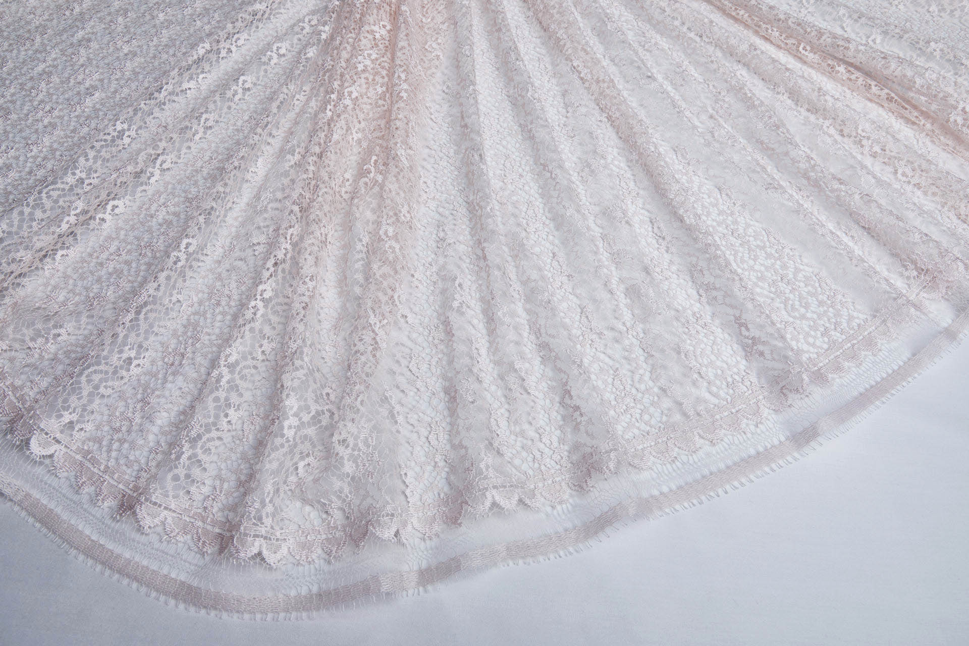 Pale Pink "Trumpet" Scallop Lace - 1.1m Piece fabric, image 6 of 9