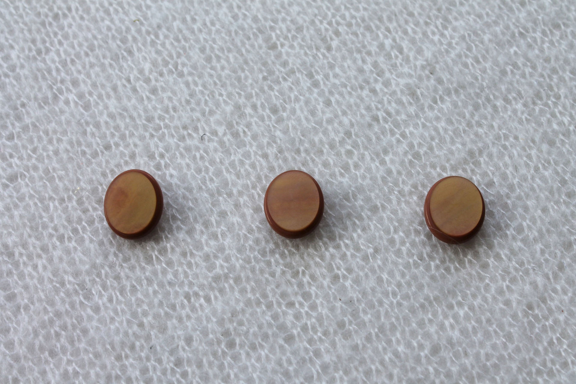 Oval "Shell" Resin Inlay Shank Button - Tan - 1.7cm, image 2 of 4