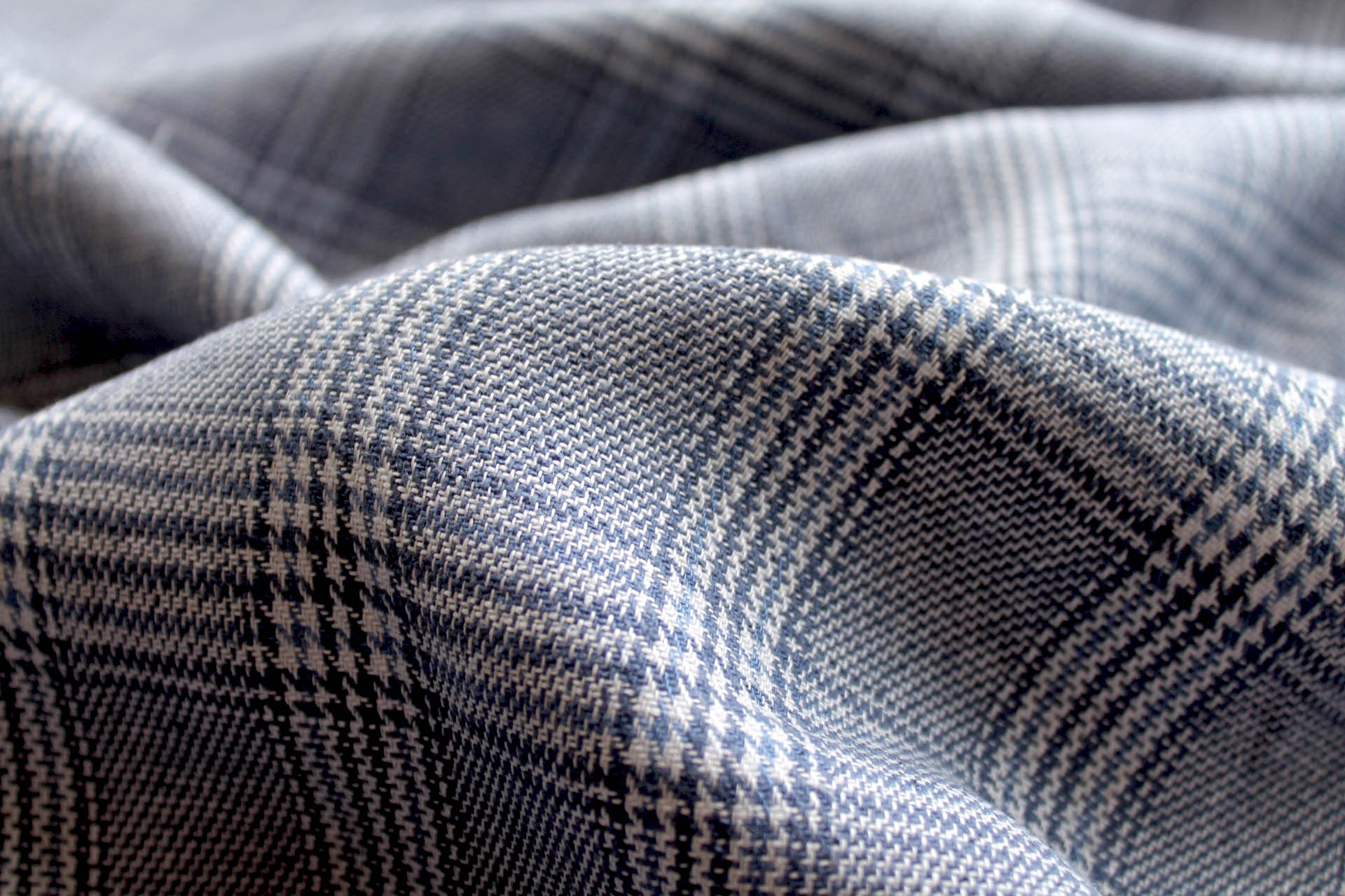 "Prince of Wales" Check Linen in Blues fabric, image 5 of 7