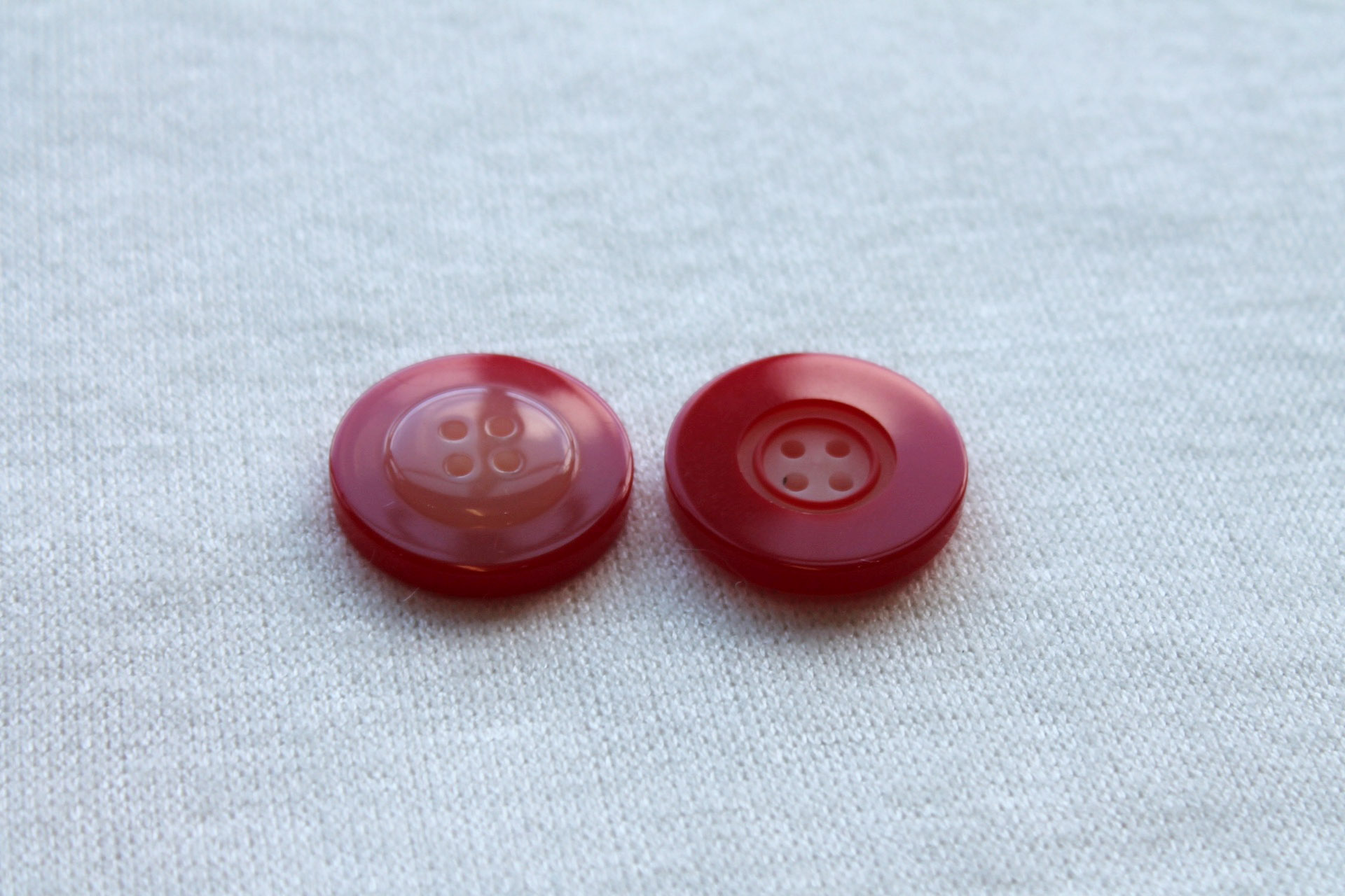 Red Resin Button - 3cm, image 2 of 3