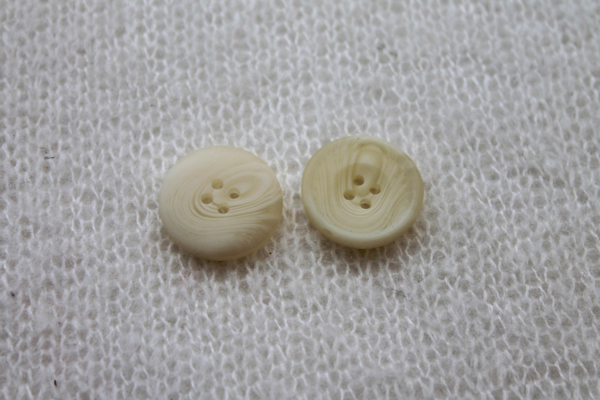 Round Creamy Ivory "Faux Horn" Button - 2.5cm, image 2 of 3