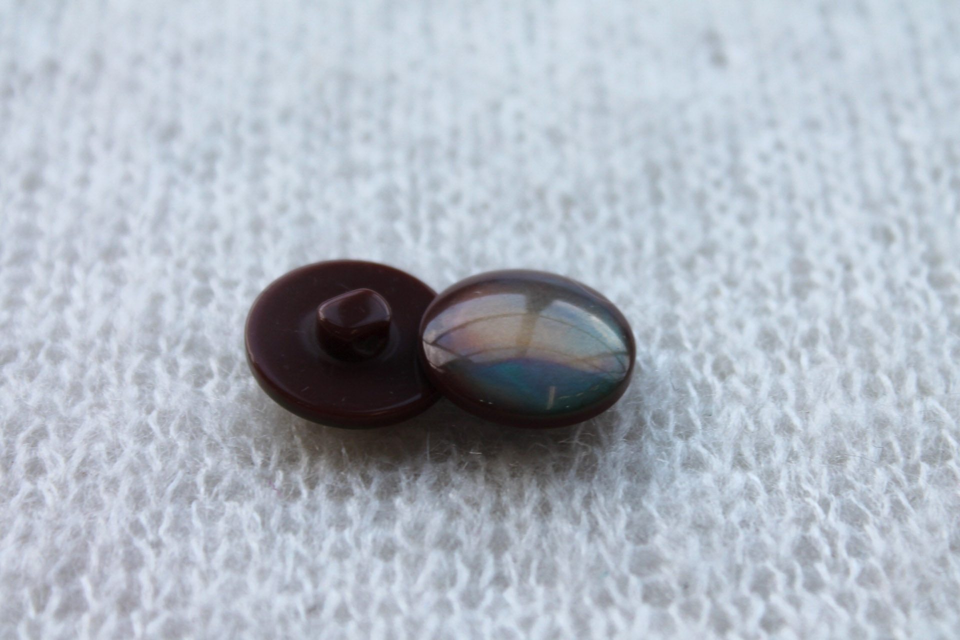 Round Resin Cat Eye Button - Reddish Brown - 1.7cm, image 2 of 3