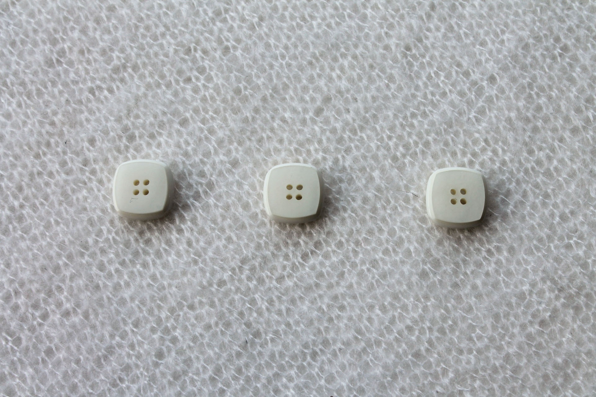Square "Shell" Resin Inlay Button - Ivory - 1.5cm, image 2 of 4