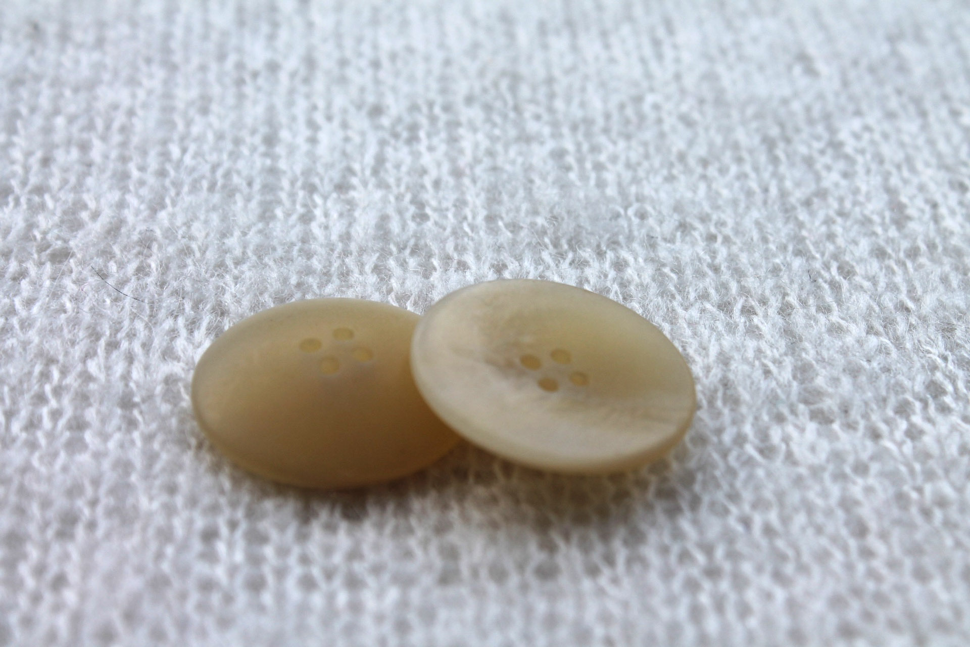 Straw Gold Iridescent Button - 2.5cm, image 3 of 4