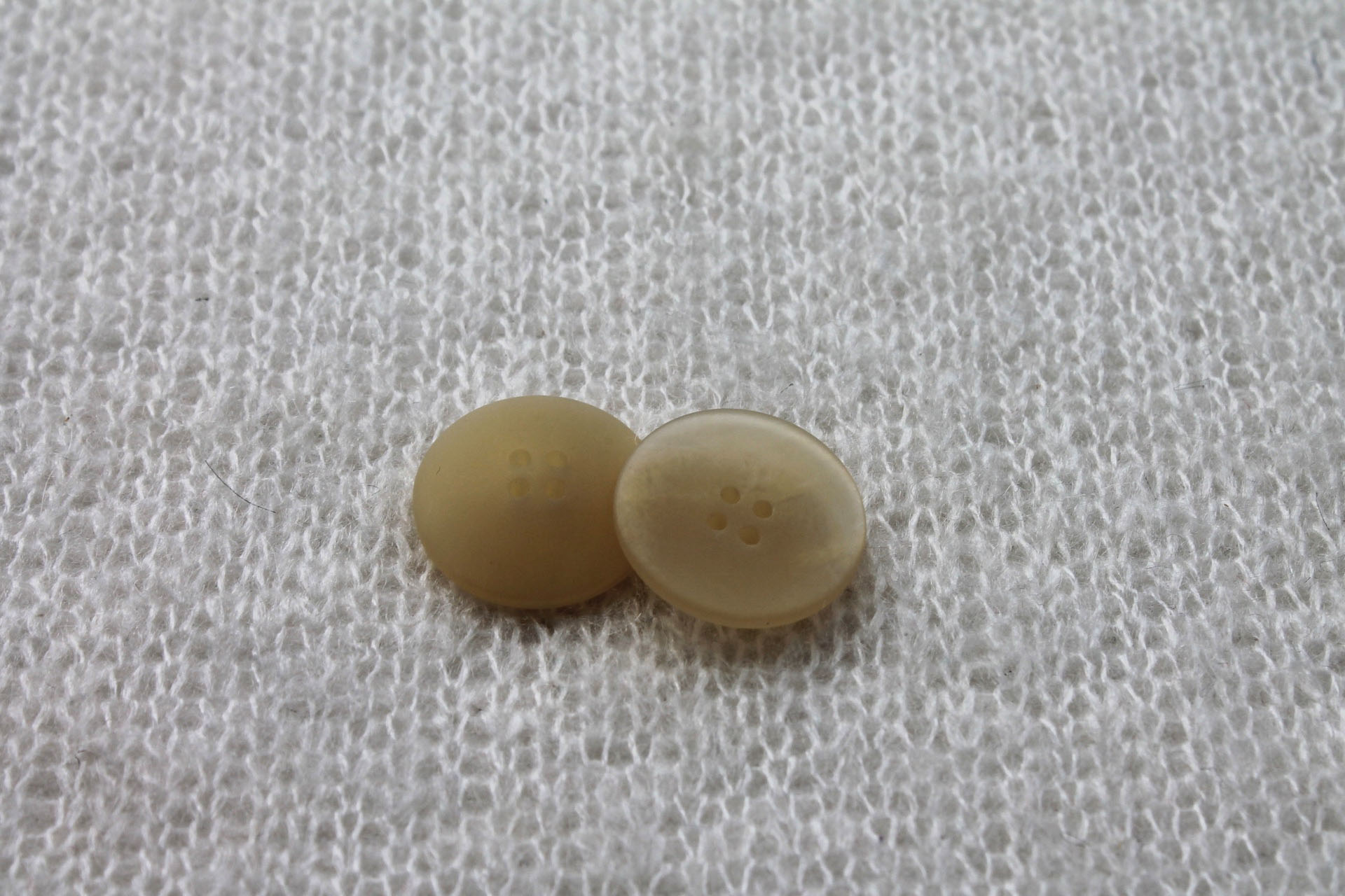 Straw Gold Iridescent Button - 2cm, image 3 of 4
