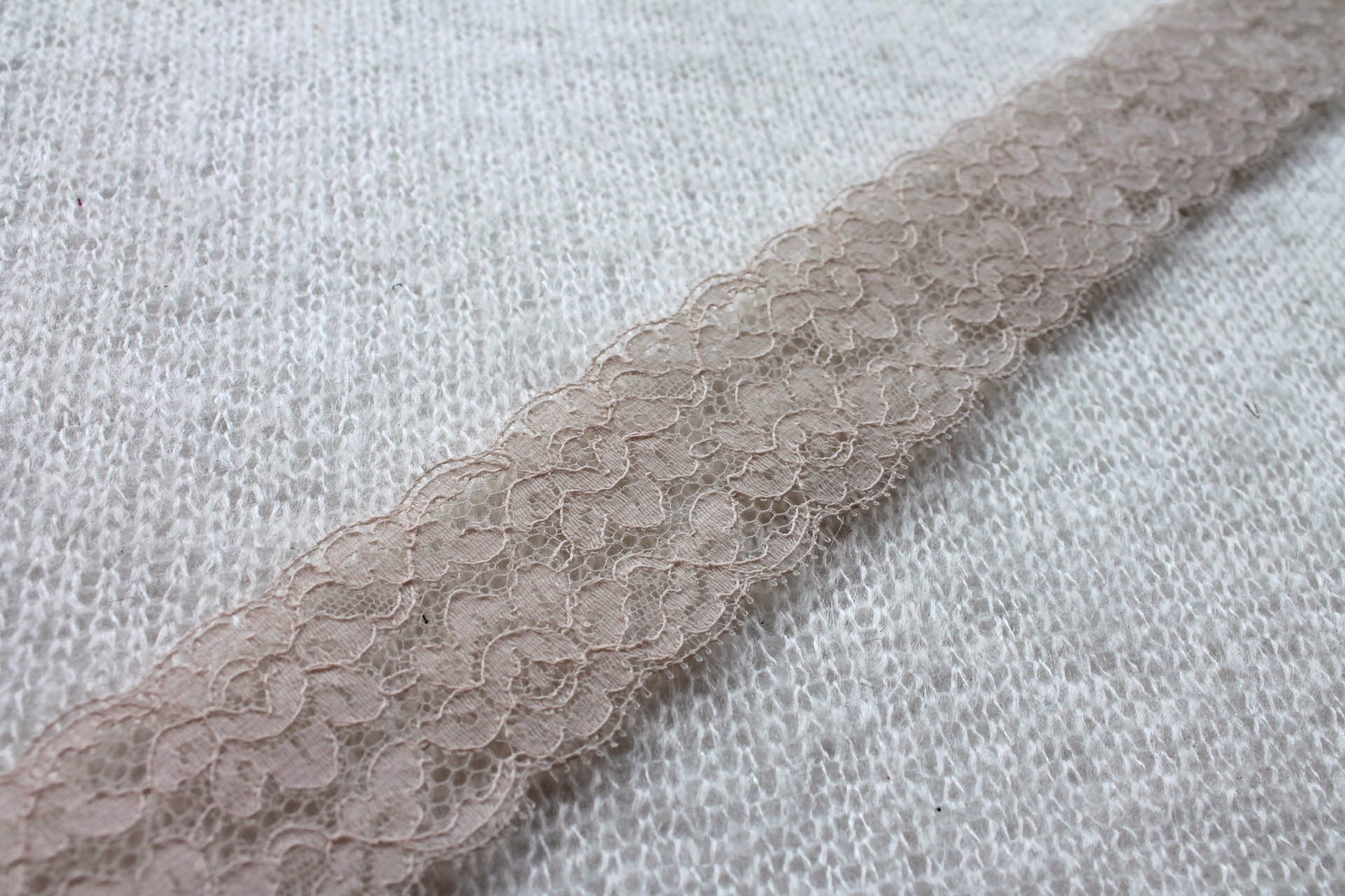 Double Scallop Leavers Lace Trim - Blush, image 3 of 4