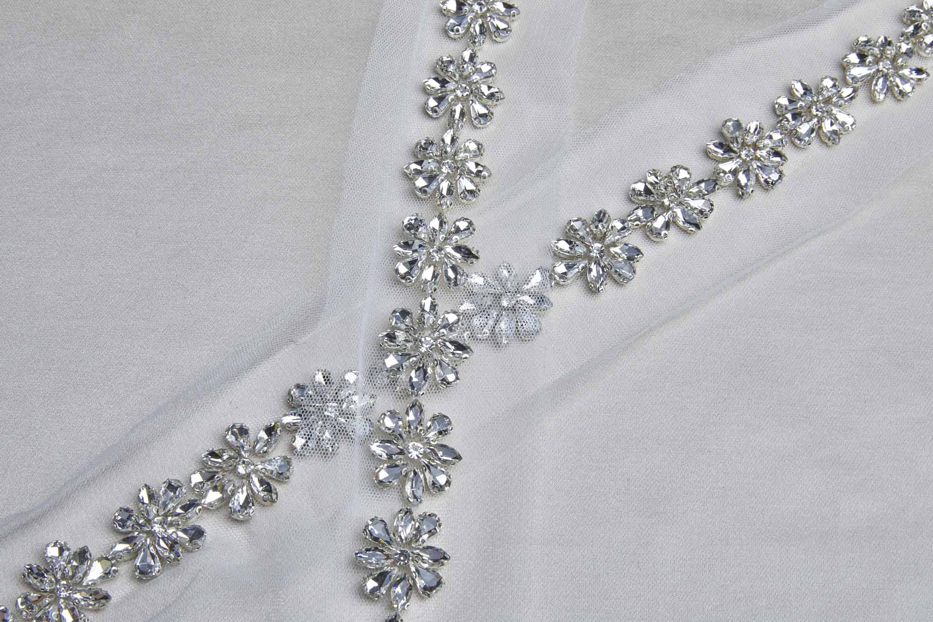 Small Diamante Flower Trim - Clear / Silver, image 4 of 5