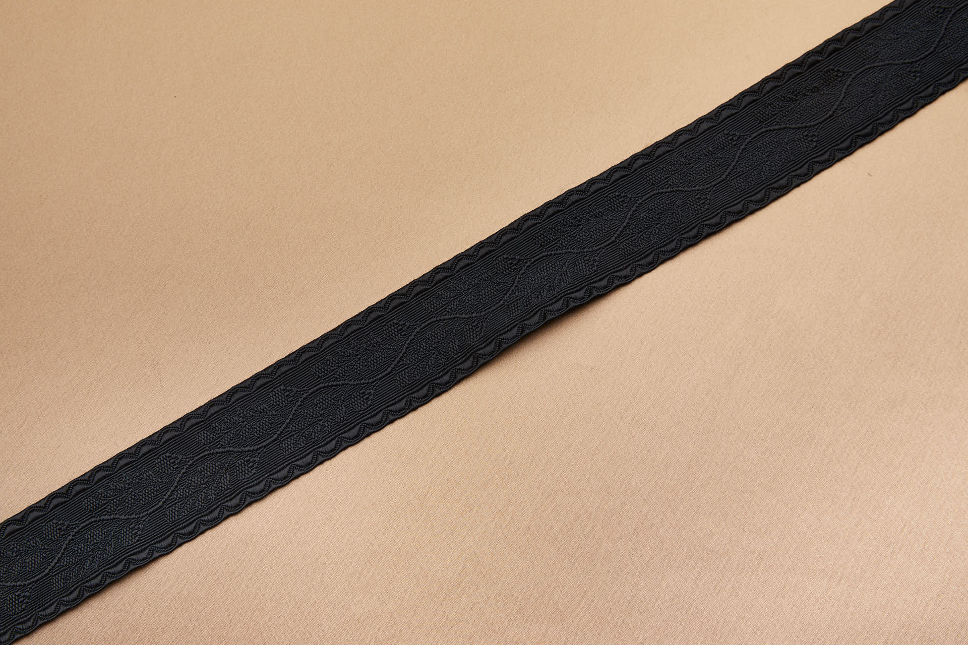 Scalloped Edge Ribbon Braid with Flower Motifs - Black trim, image 4 of 6