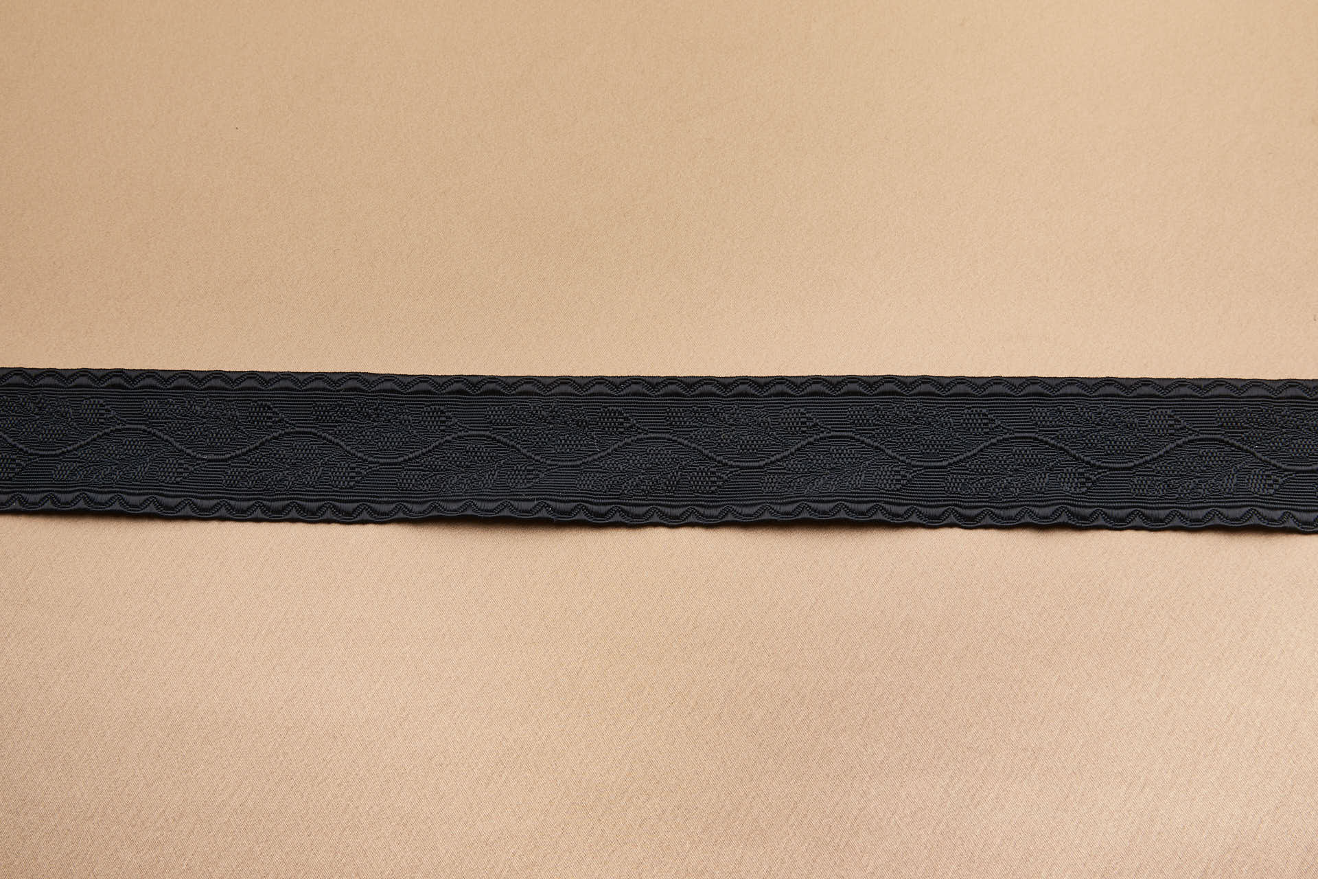Scalloped Edge Ribbon Braid with Flower Motifs - Black trim, image 6 of 6