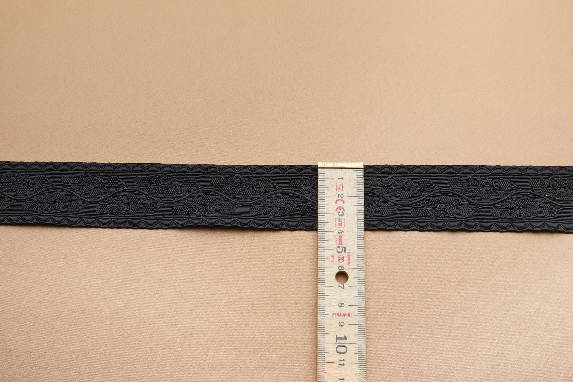 Scalloped Edge Ribbon Braid with Flower Motifs - Black trim, image 3 of 6