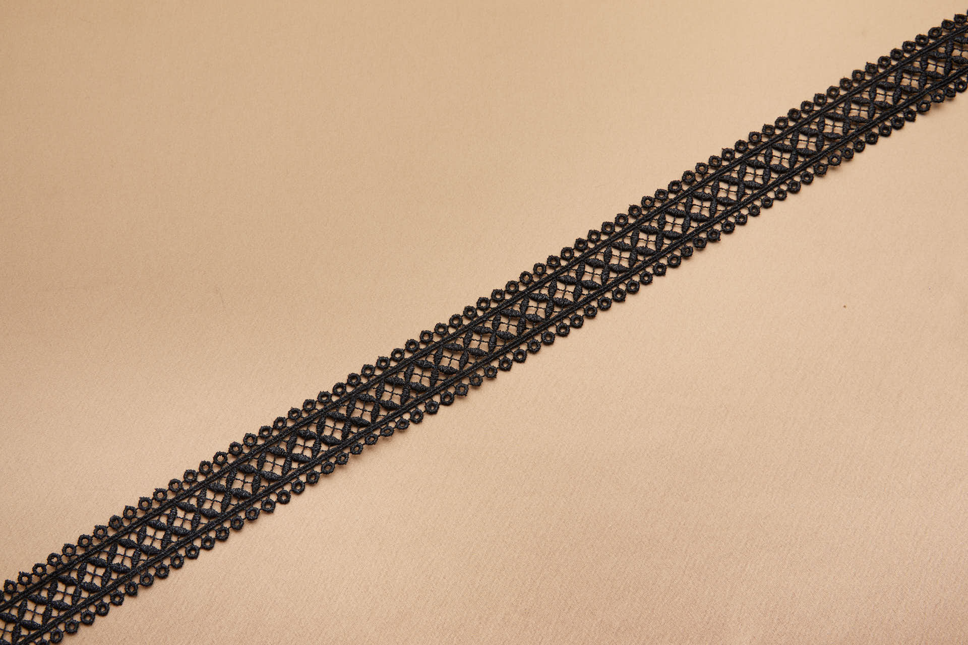 French Double Scallop Geometric Guipure Lace Trim - Black, image 5 of 7