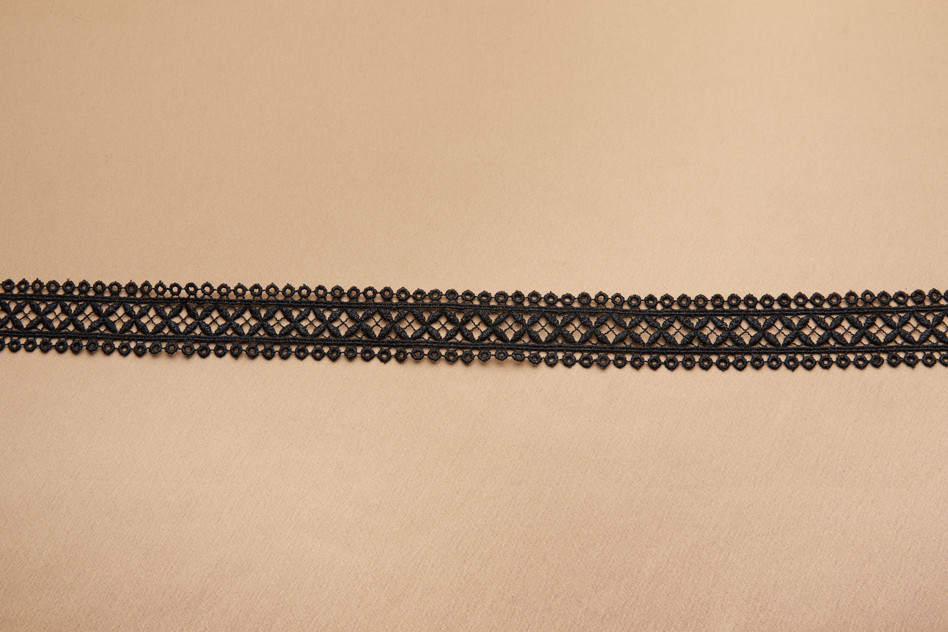 French Double Scallop Geometric Guipure Lace Trim - Black, image 4 of 7