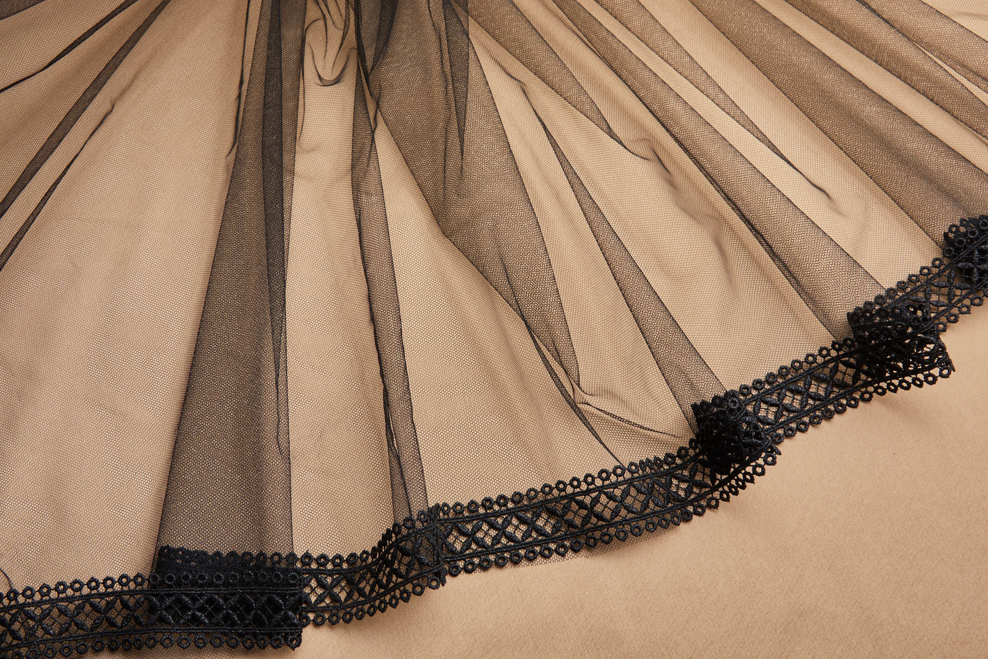 French Double Scallop Geometric Guipure Lace Trim - Black, image 2 of 7