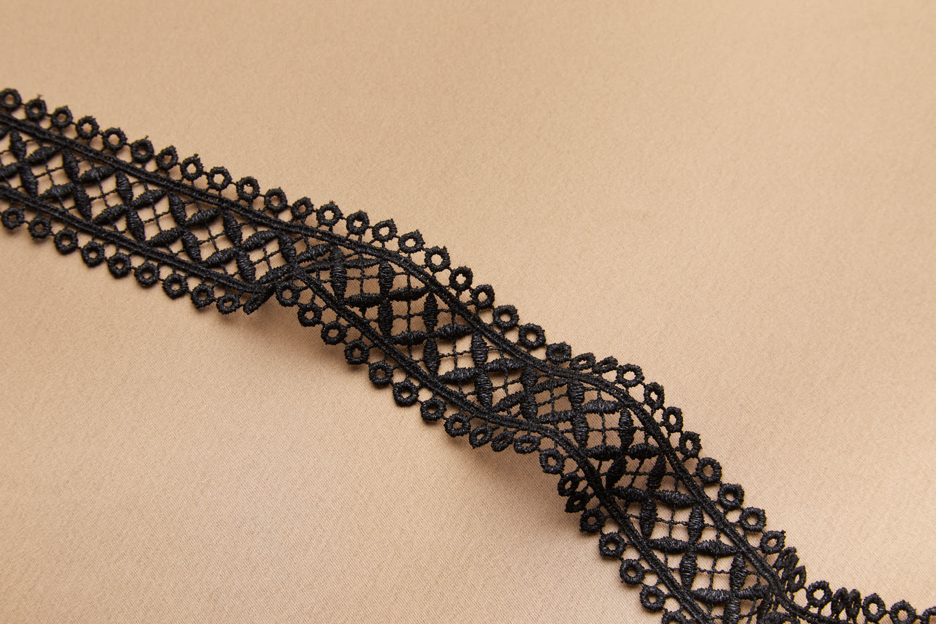French Double Scallop Geometric Guipure Lace Trim - Black