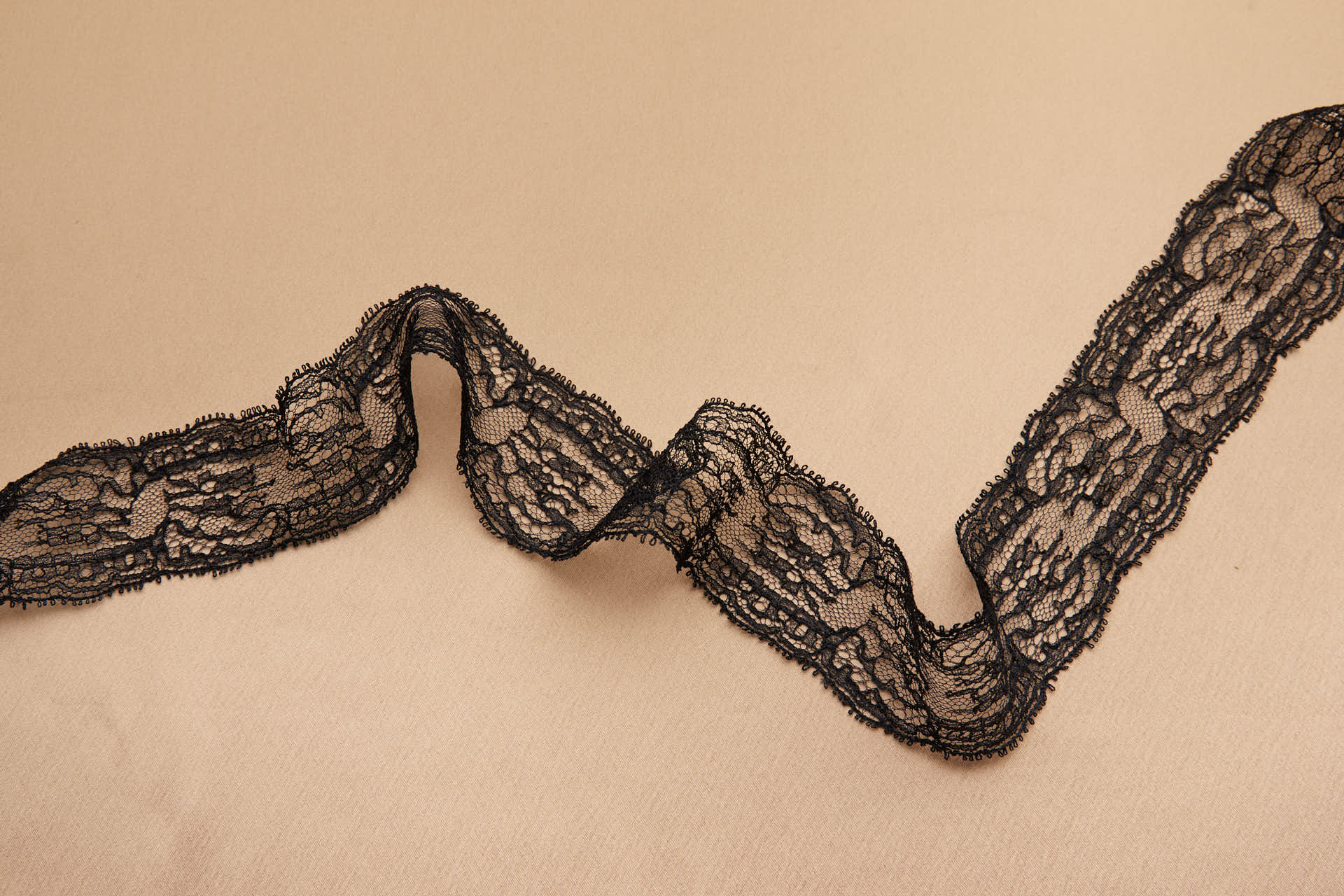 Double Scallop Floral Scroll Chantilly Lace Trim - Black, image 3 of 7