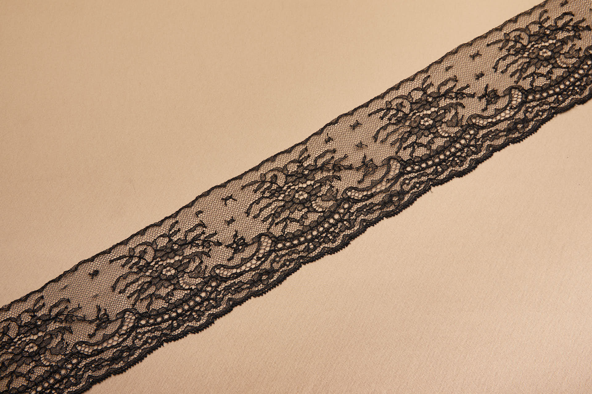 Single Scallop Floral Scroll Chantilly Lace Trim - Black, image 7 of 7