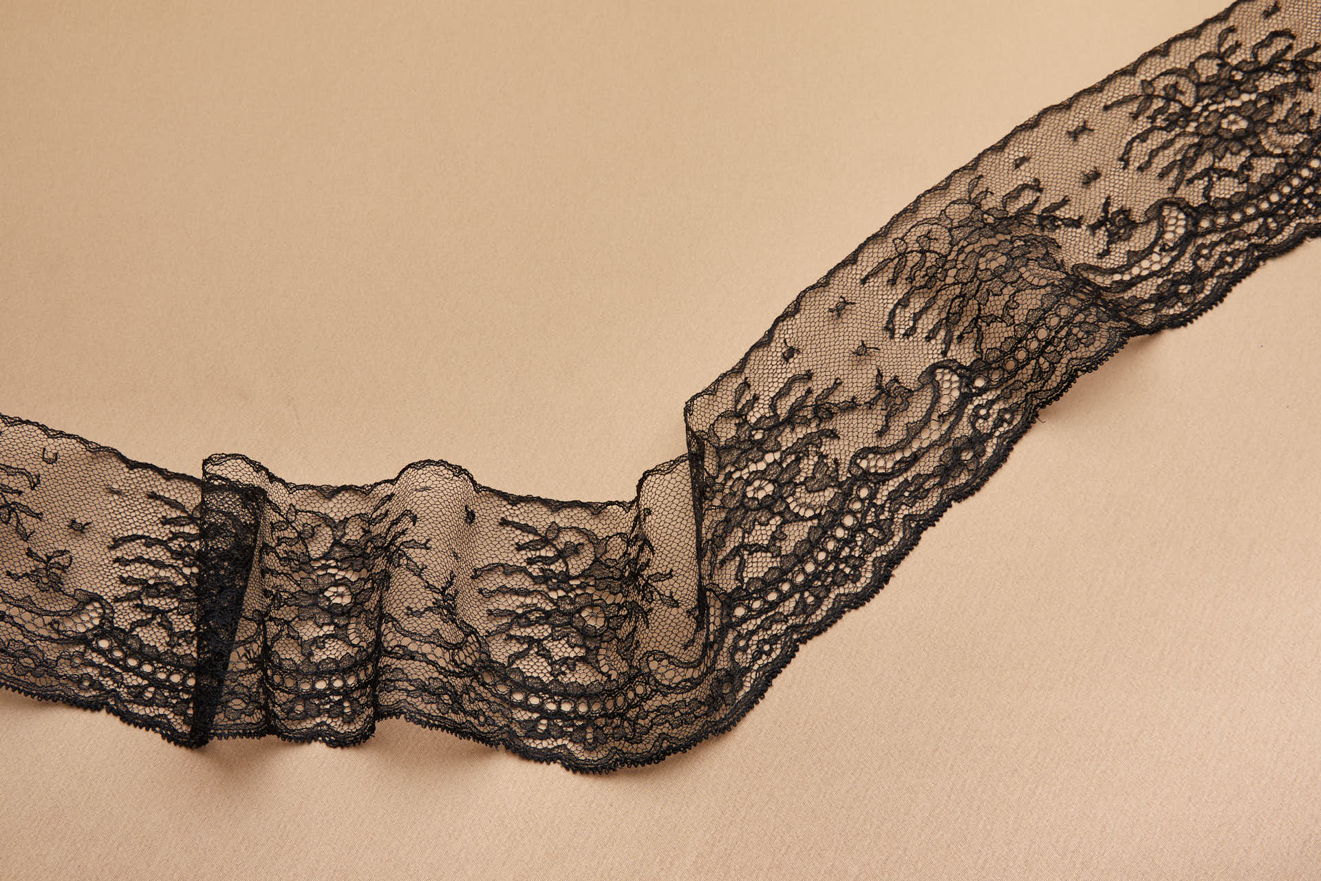 Single Scallop Floral Scroll Chantilly Lace Trim - Black, image 4 of 7