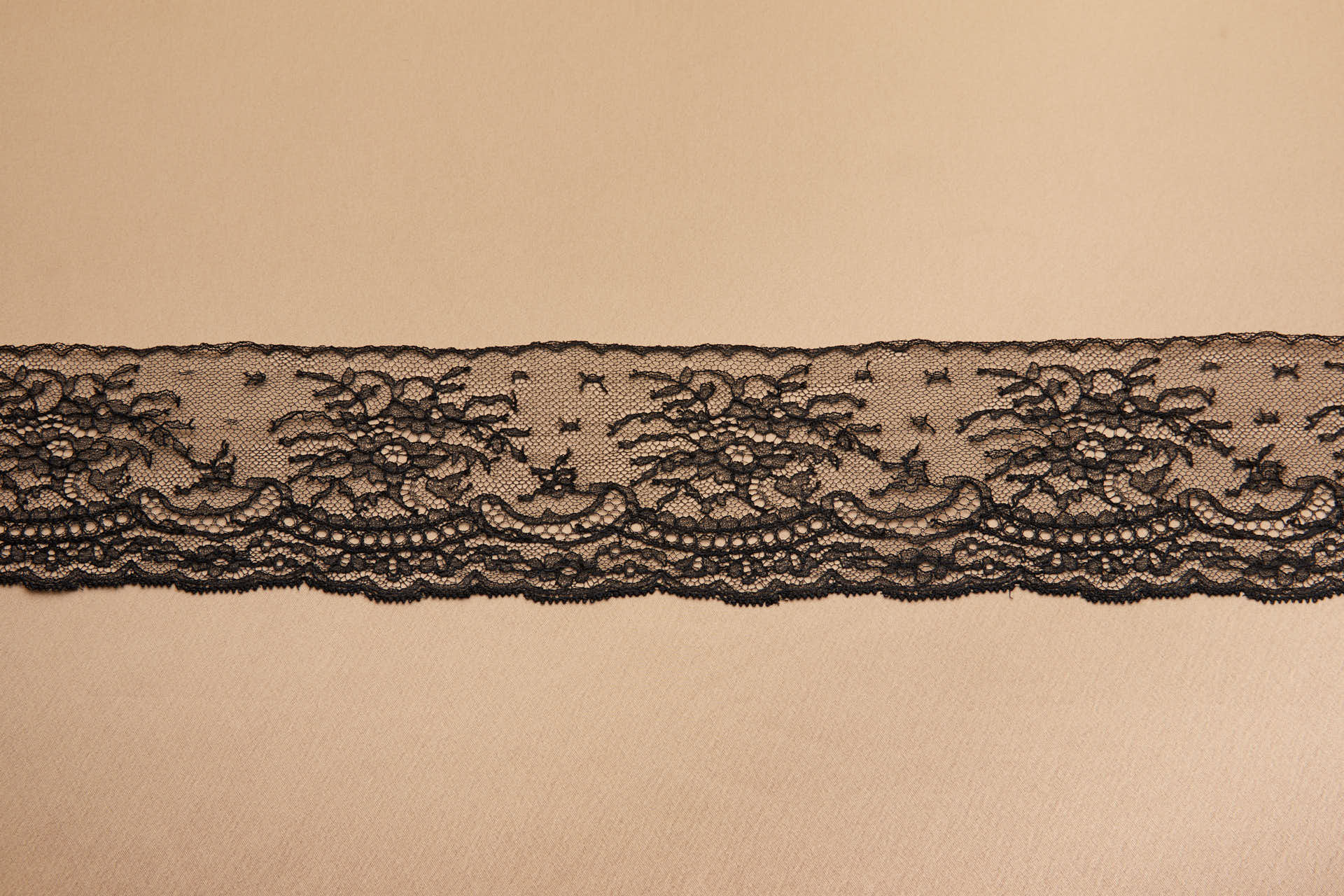 Single Scallop Floral Scroll Chantilly Lace Trim - Black, image 3 of 7