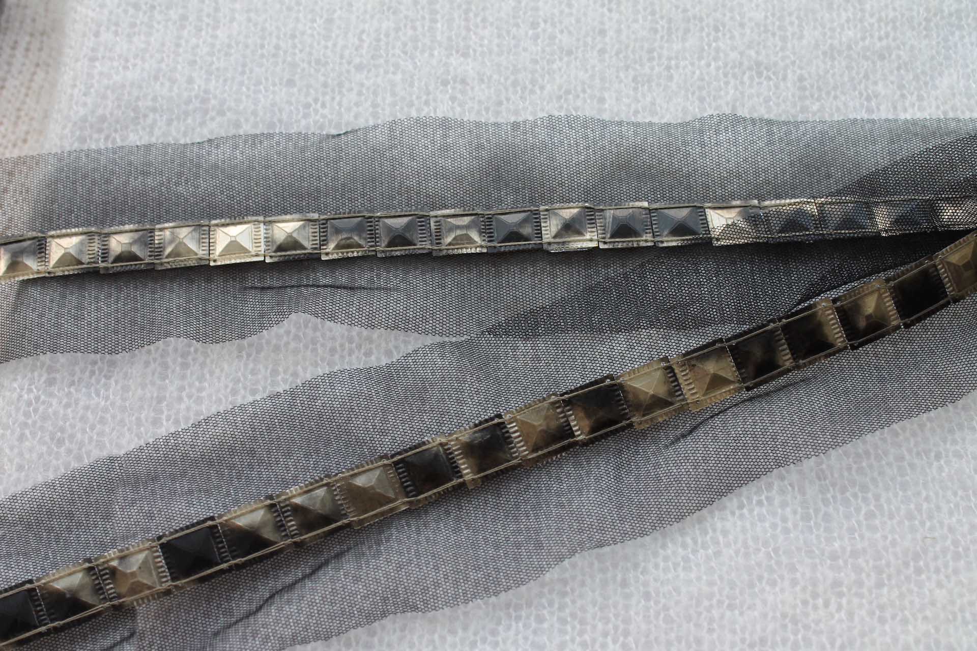 Stud Sequin Trim - Tarnished Gold - Single