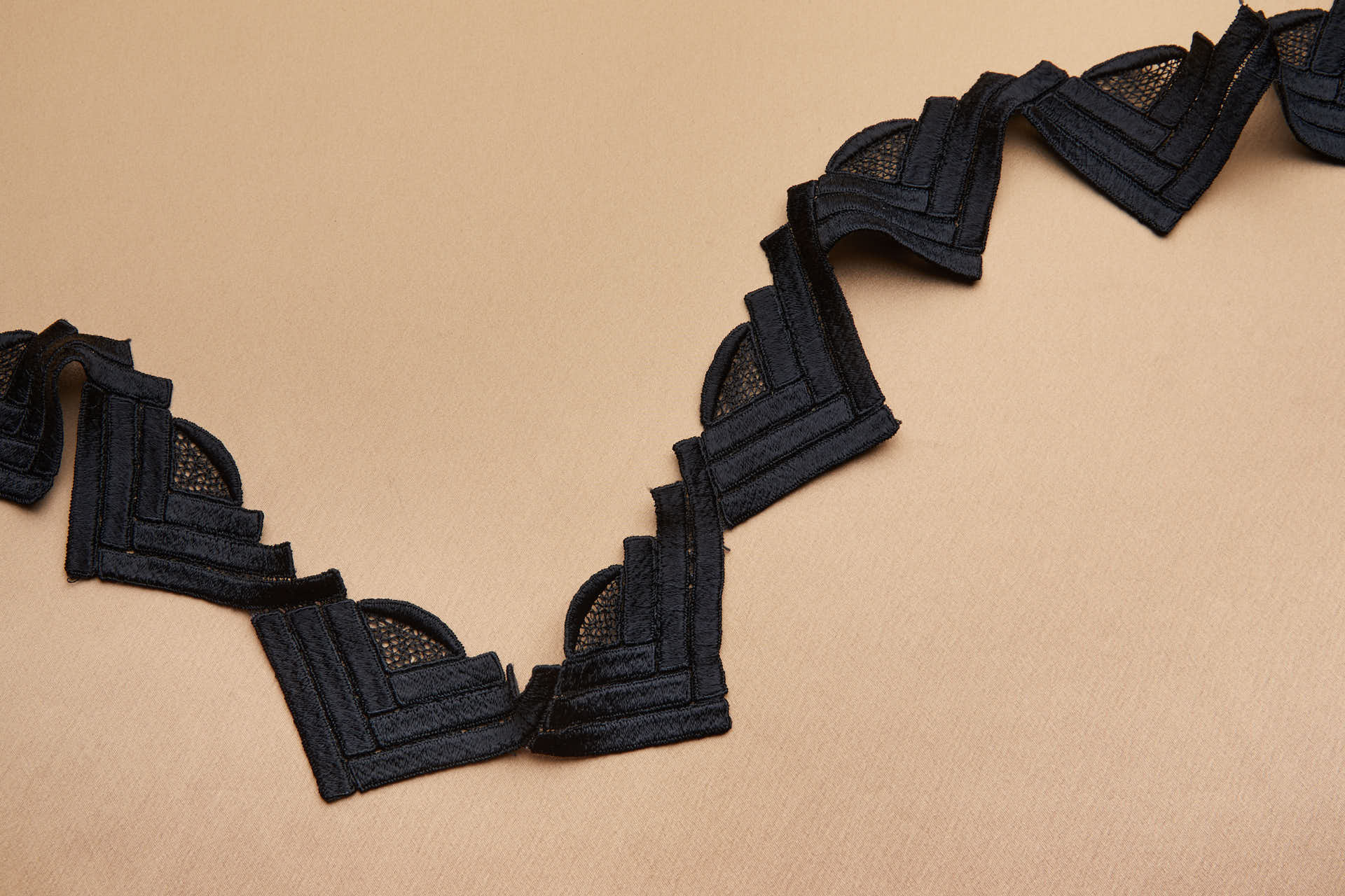 Triangle Points Guipure Lace Trim - Black, image 4 of 7