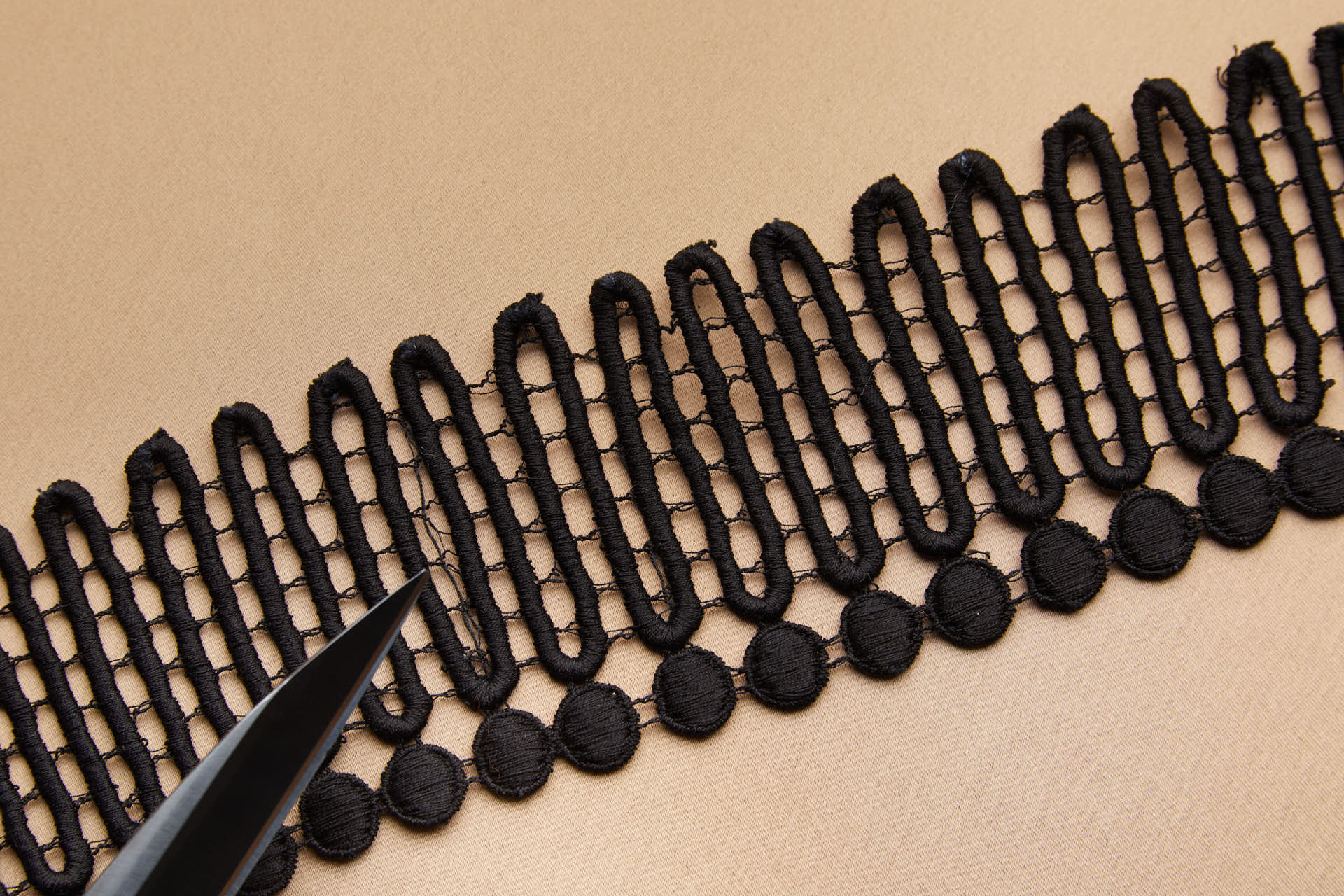 Circle and Squiggle Guipure Trim - Black, image 5 of 9