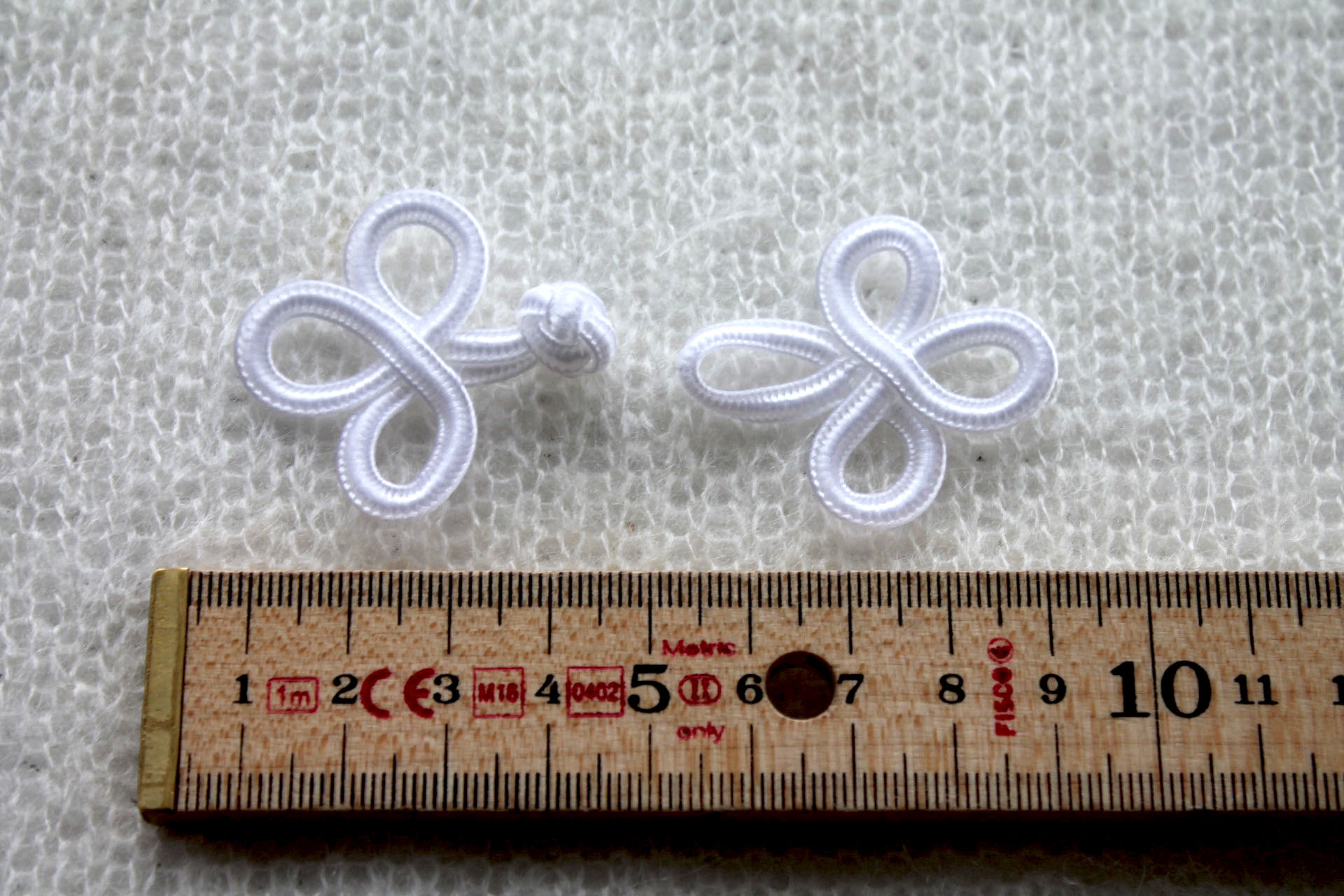 Small White Frog Fastening button, image 2 of 6