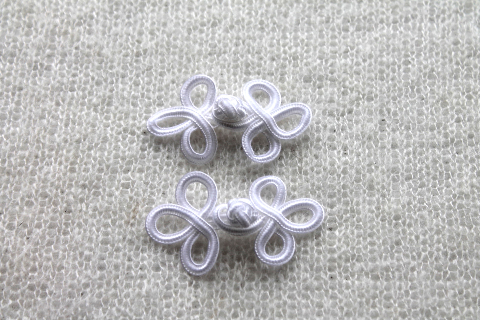 Small White Frog Fastening button, image 3 of 6