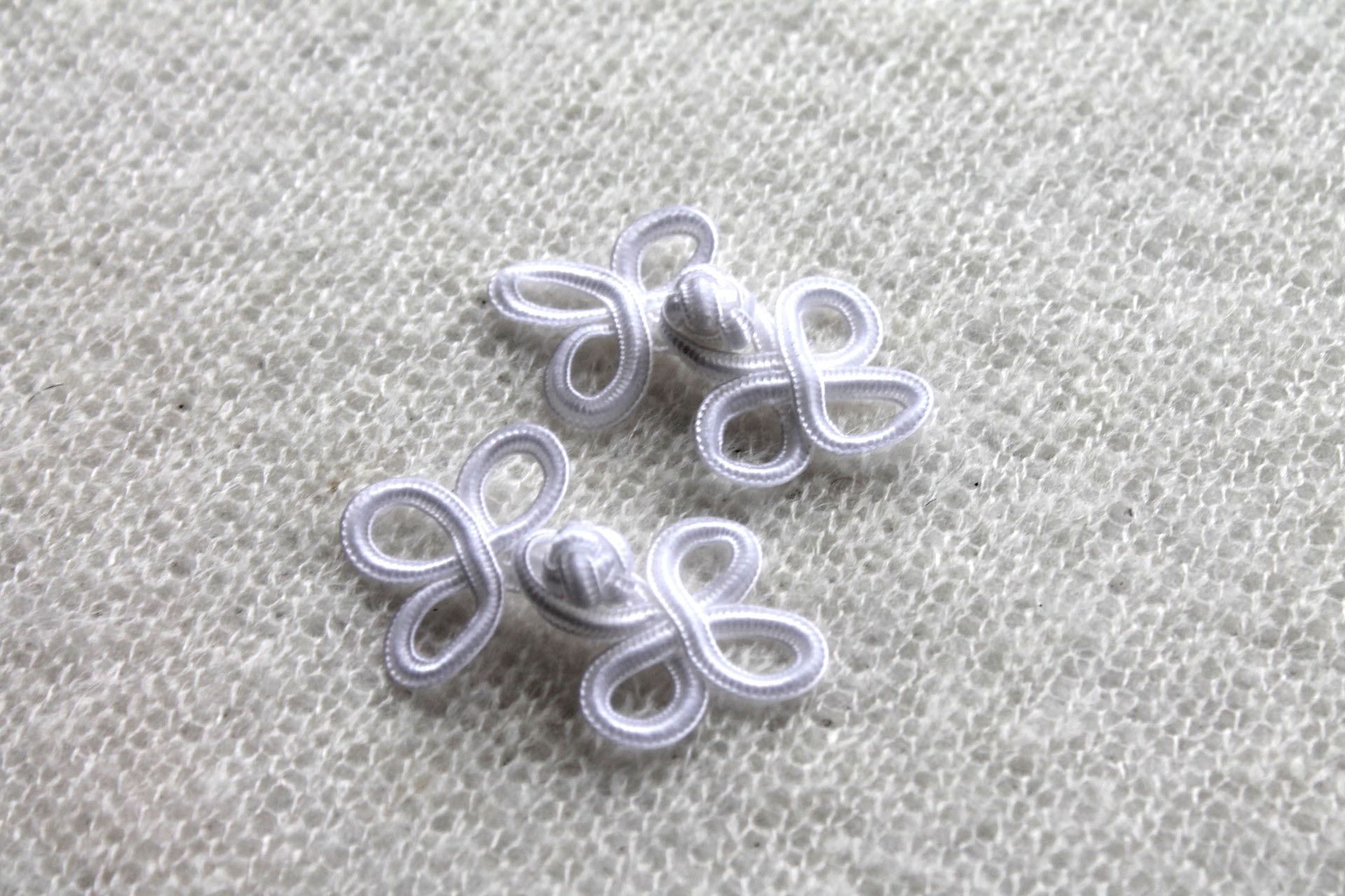Small White Frog Fastening button