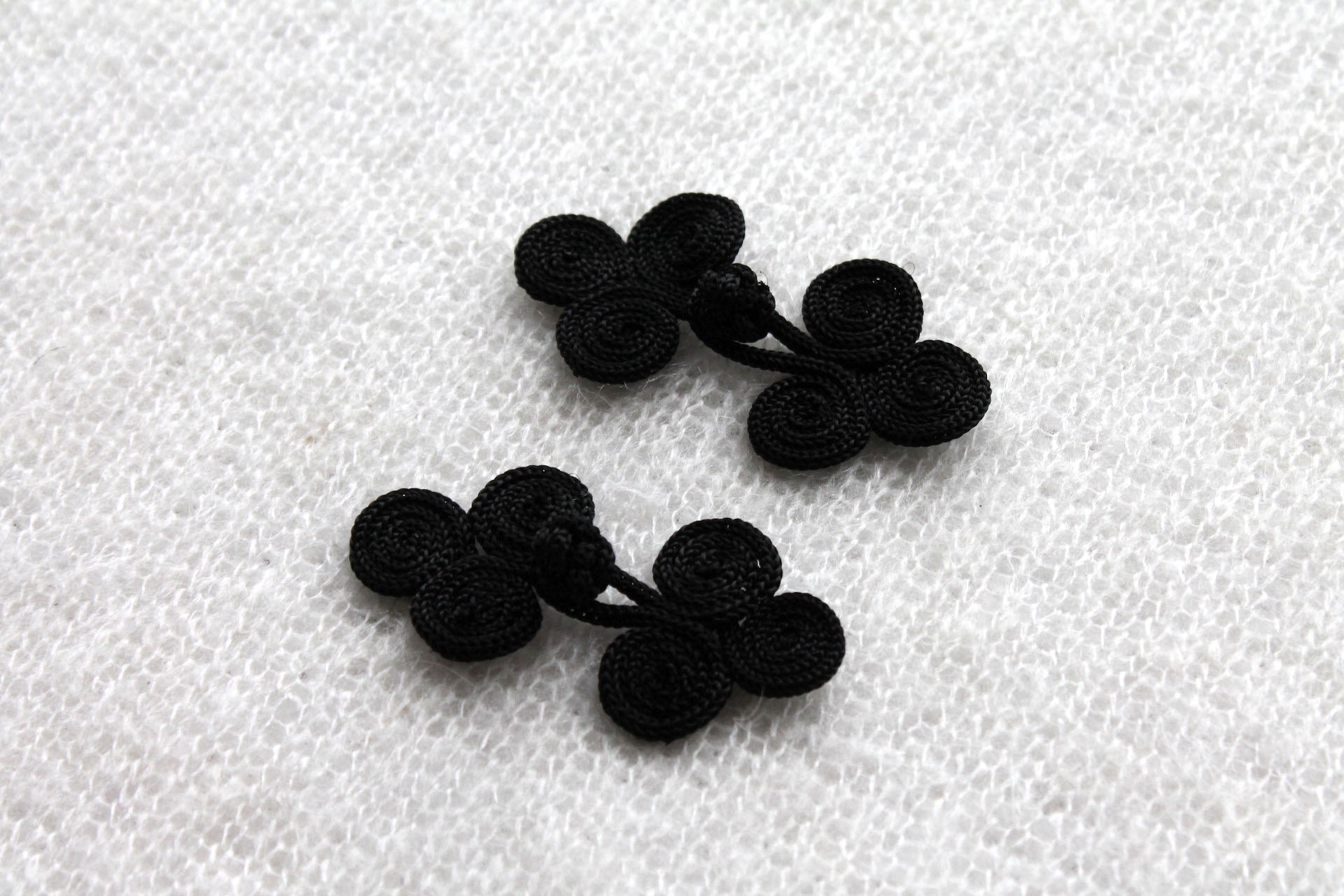 Small Black Frog Fastening button, image 2 of 5