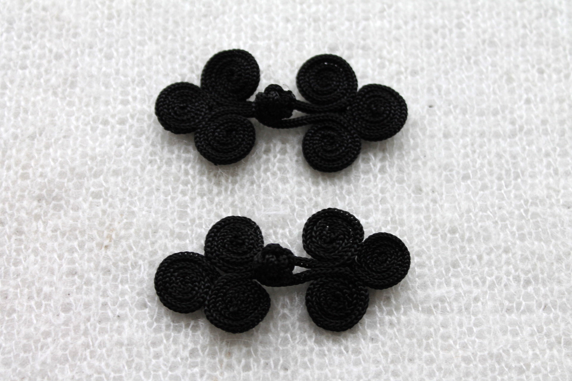 Small Black Frog Fastening button, image 3 of 5