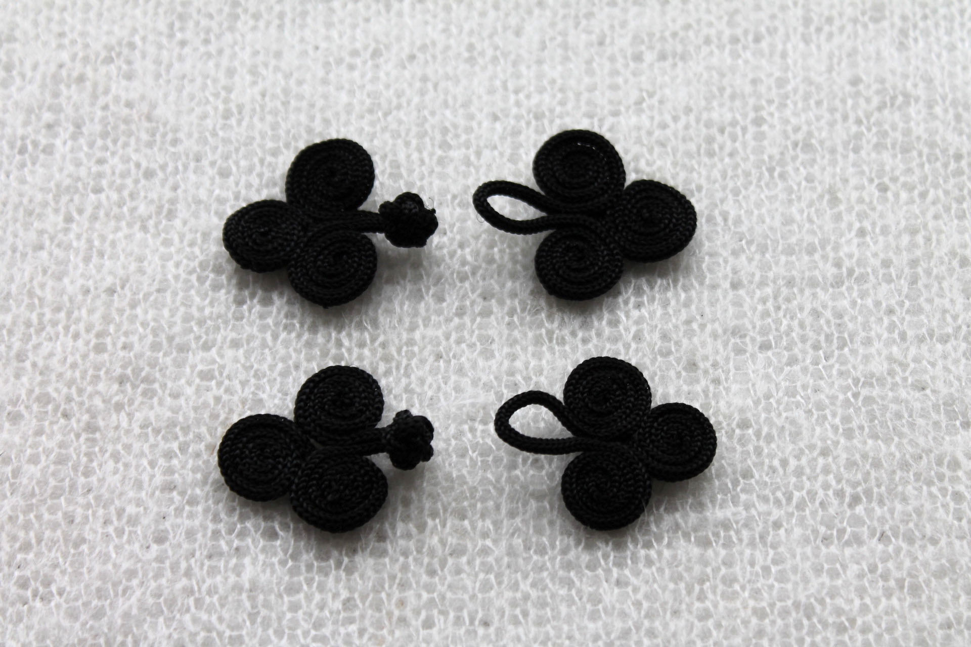Small Black Frog Fastening button, image 4 of 5