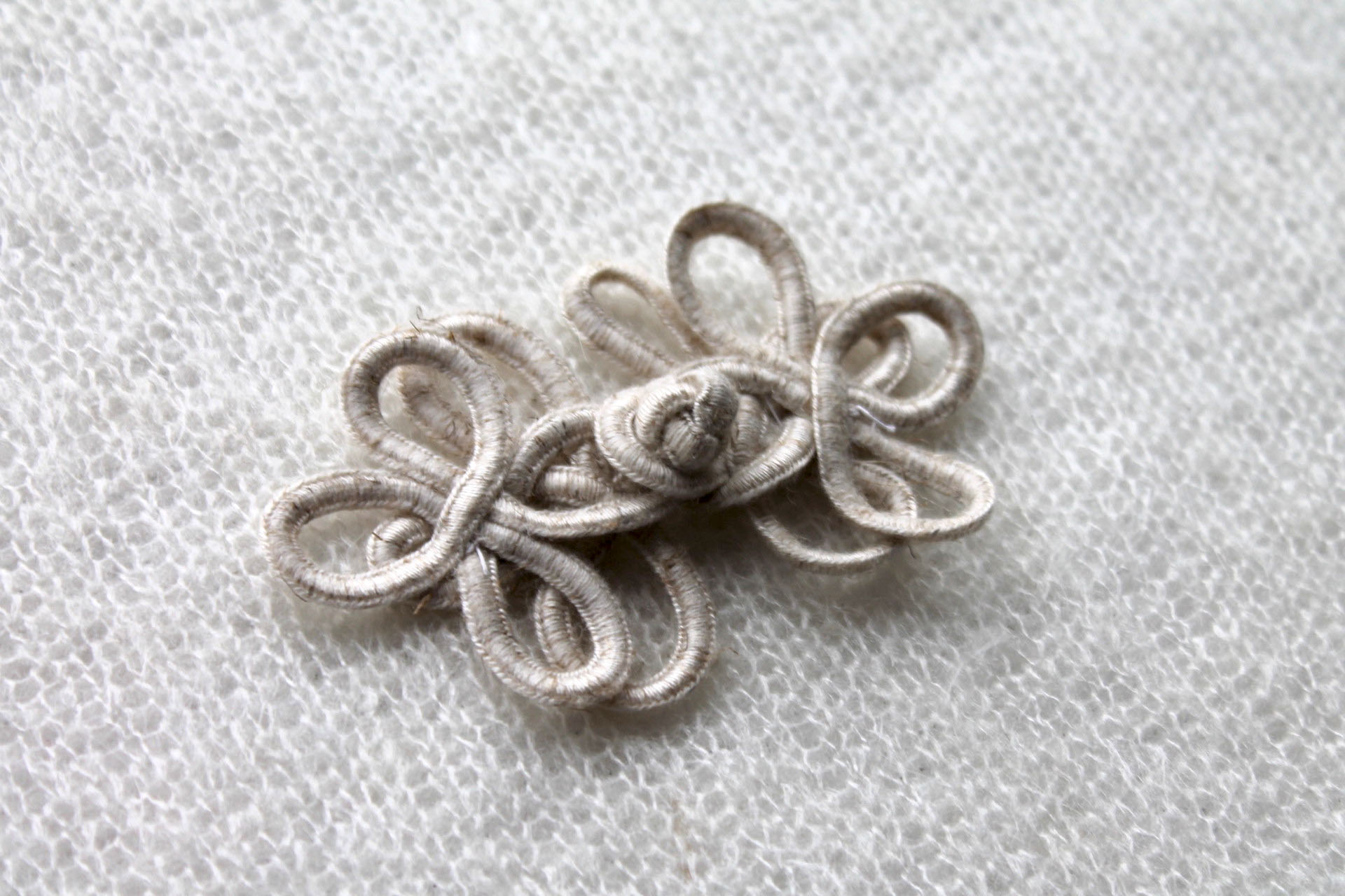 Large Ecru Frog Fastening button