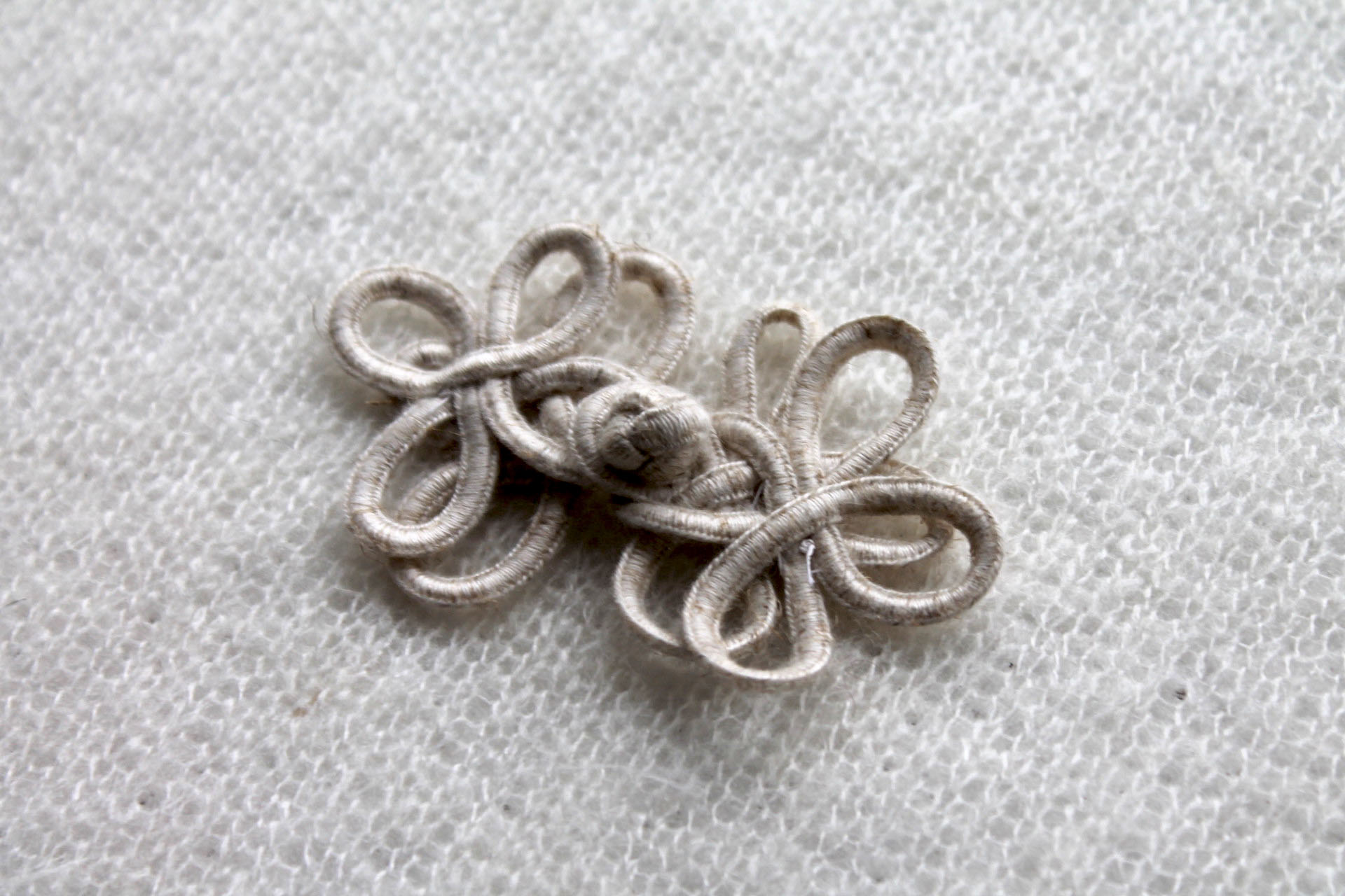 Large Ecru Frog Fastening button, image 3 of 5
