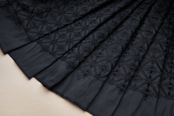 Black Decorative Ogee Trellis Pattern Embroidery