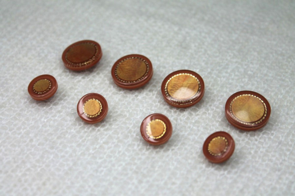 Round "Pearl" Resin and Gold Inlay Shank Button - Tan - 1.8cm