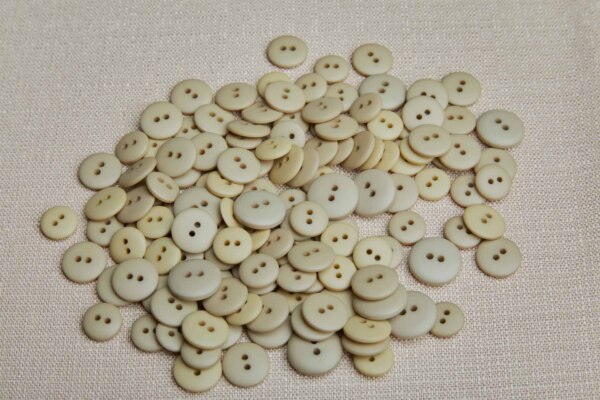 Set of 9 Vintage Round Pale Thistle Green Button - 1.6cm