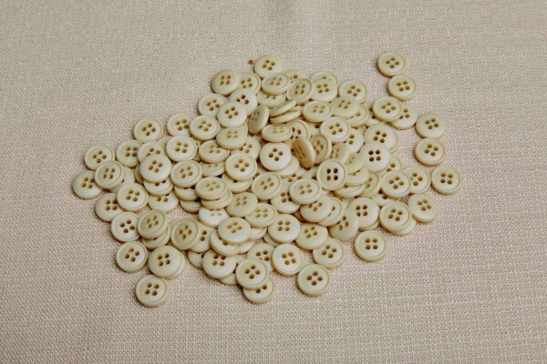 Small Vintage Sandy Beige Resin Buttons - 1.4cm