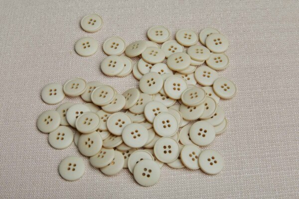 Simple Vintage Round Button in Parchment - 2cm