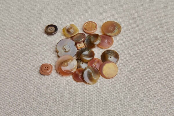 Set of 18 Terracotta, Rust and Brown "Faux Shell" Buttons - Assorted Sizes