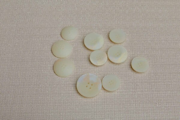Set of 10 Cream Iridescent Buttons