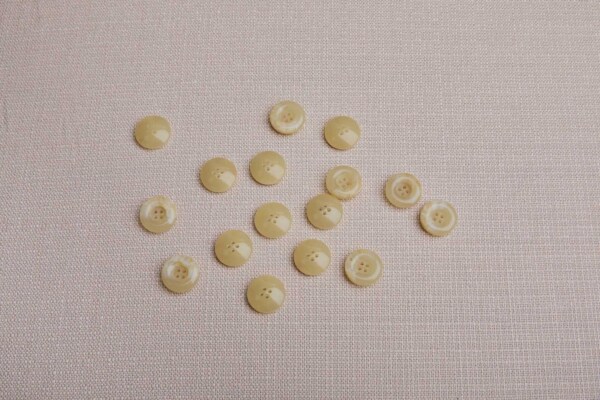 Set of 16 Assorted Desert Sand "Faux Shell" Buttons - 1.8cm