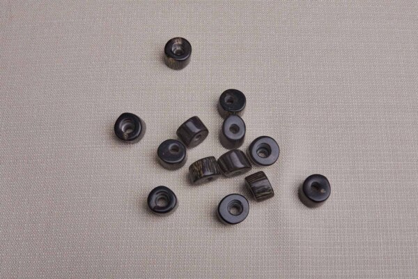 Thick Cut Horn Toggle - Black button