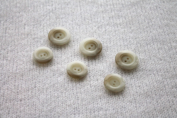 Vintage Round Resin Faux Shell Button - Off White - 2.5cm