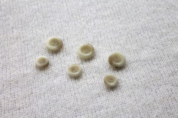 Vintage Round Resin Faux Shell Button - Off White - 1.8cm