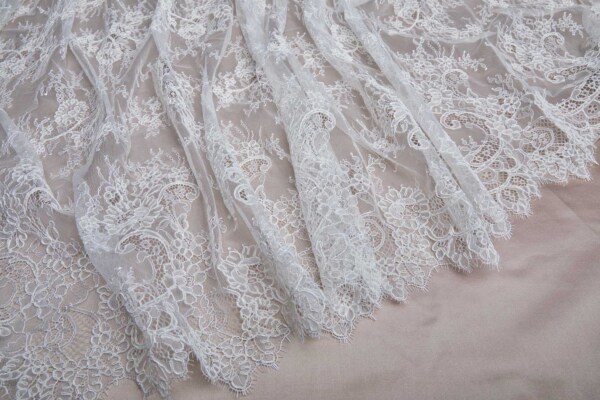Corded Chantilly Lace - Ivory - Double Scallop fabric